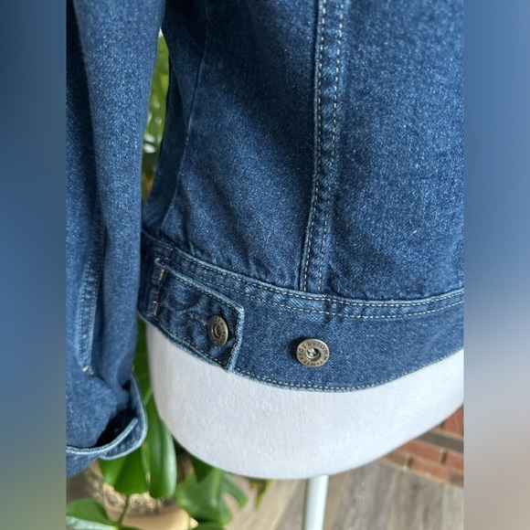 🛍️ Tommy Hilfiger 100% Cotton denim jacket size SP (pit to pit 17 inches) - Picture 7 of 9